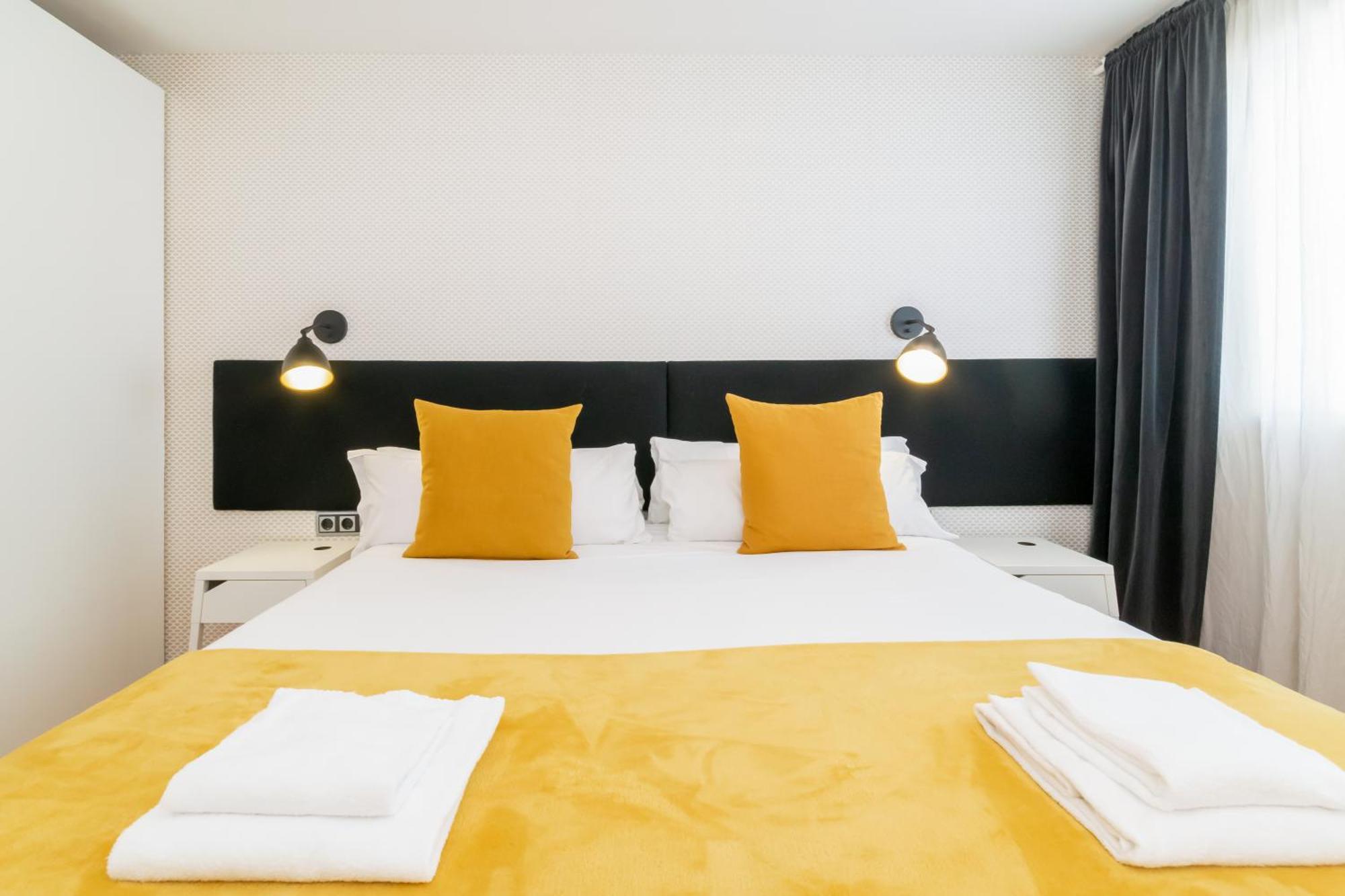 Unique Rentals - Placa Catalunya Central Apartments Барселона Екстериор снимка